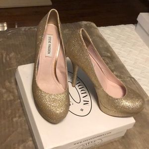 Glittery Gild Steve Madden Platform Pumps
